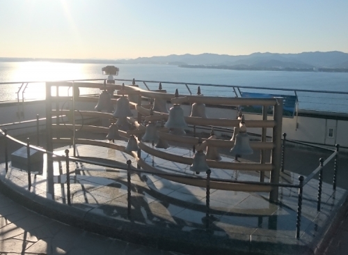 「ミュージカルカリヨン」の音色とともに、浜名湖の景色を360°の絶景パノラマで楽しめます。